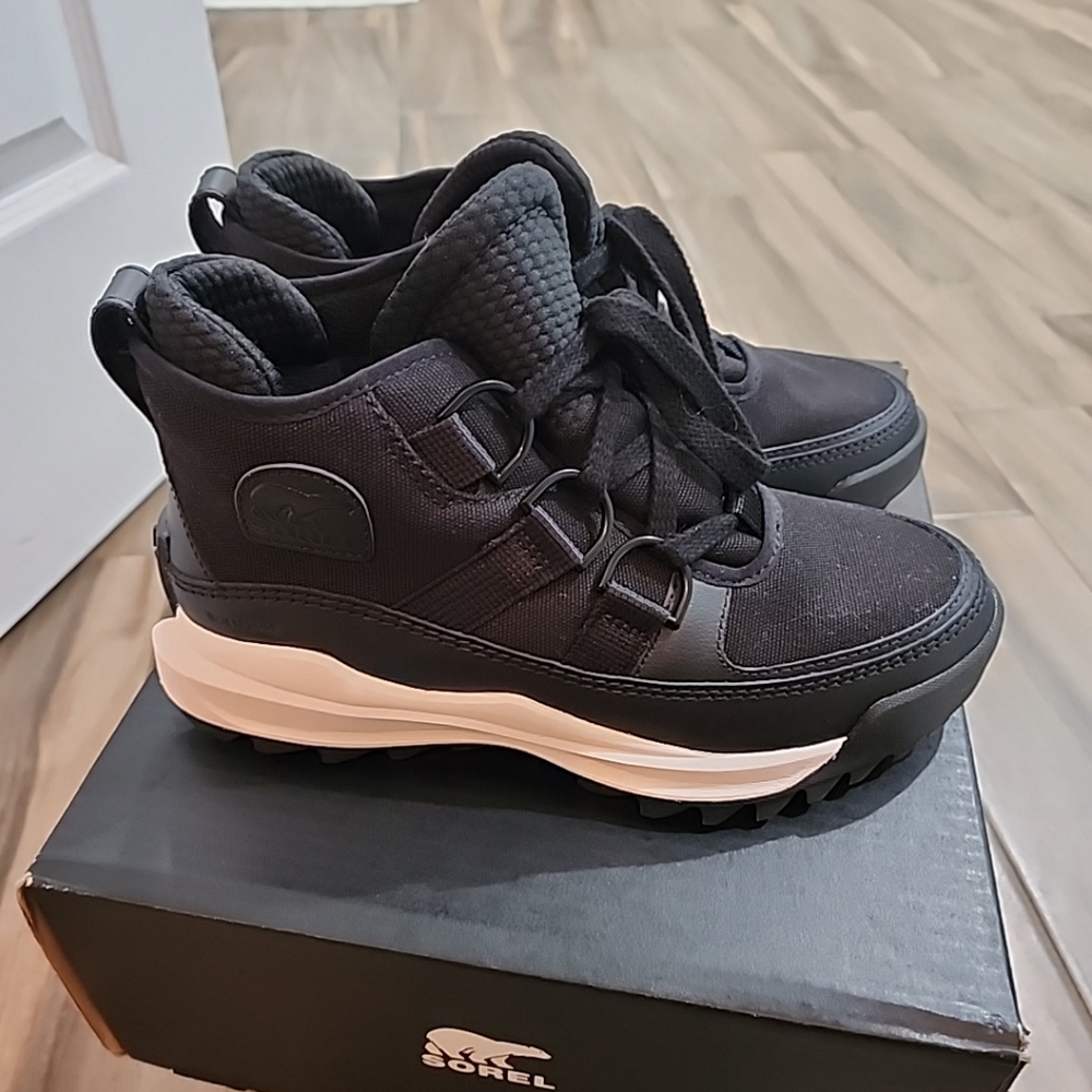 Sorel Ona RMX Chukka Waterproof Insulated Booties Womens Size US 8 Black LikeNew